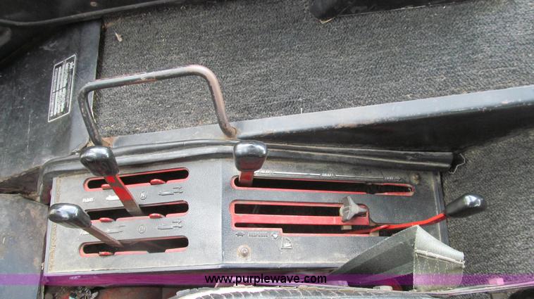 image for item G2088 1976 International 986 tractor