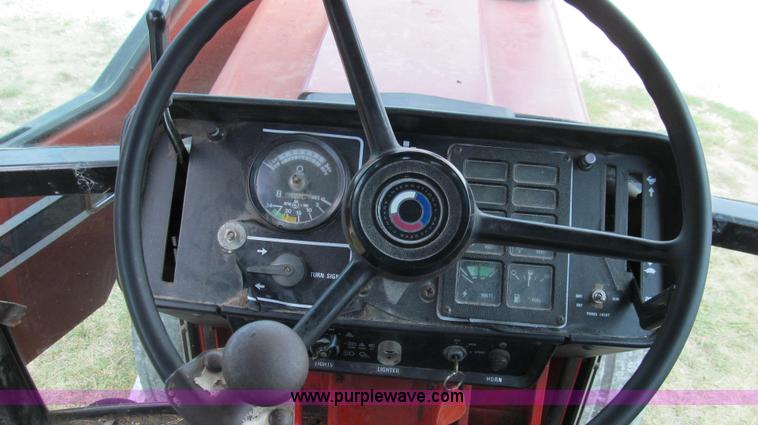 image for item G2088 1976 International 986 tractor