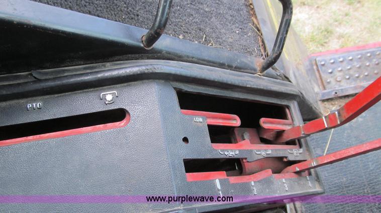 image for item G2088 1976 International 986 tractor