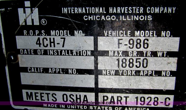 image for item G2088 1976 International 986 tractor