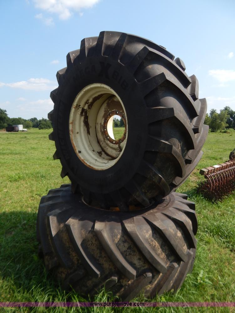 image for item G3420 (2) Michelin Mega X BIB 800/65R32 tires