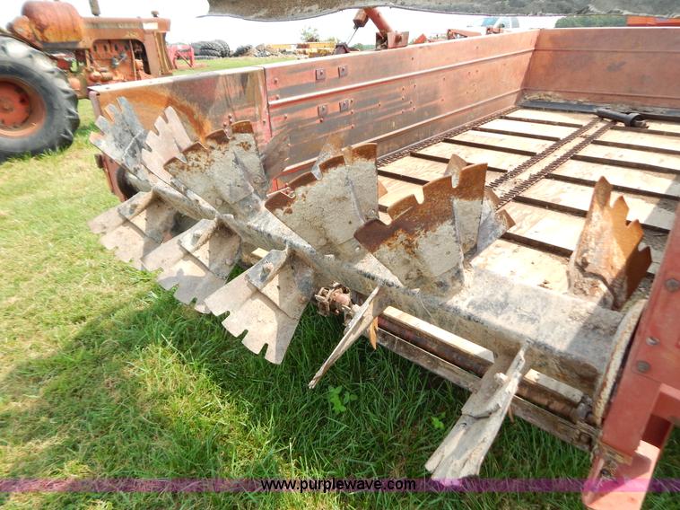 image for item G3442 Case IH 575 manure spreader