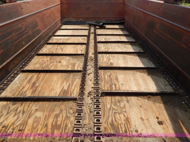 image for item G3442 Case IH 575 manure spreader