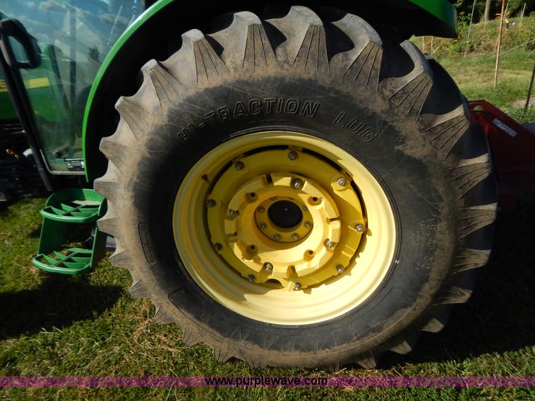 image for item G3494 2002 John Deere 5520 tractor