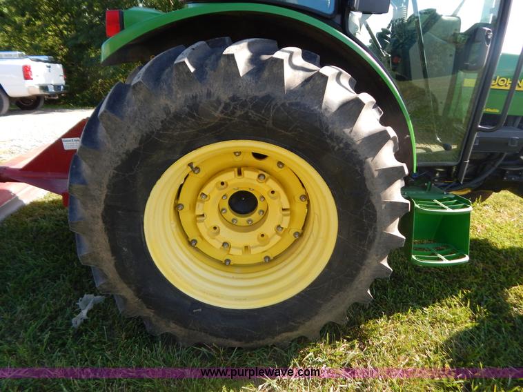 image for item G3494 2002 John Deere 5520 tractor