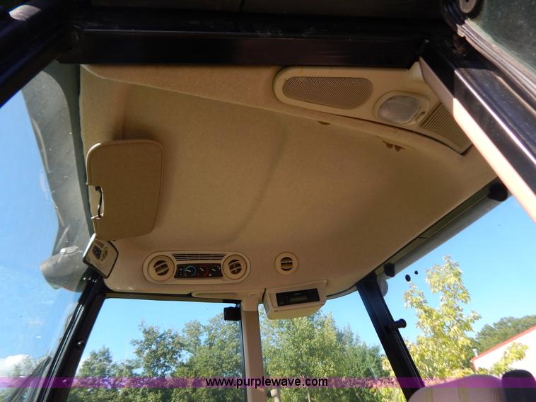 image for item G3494 2002 John Deere 5520 tractor