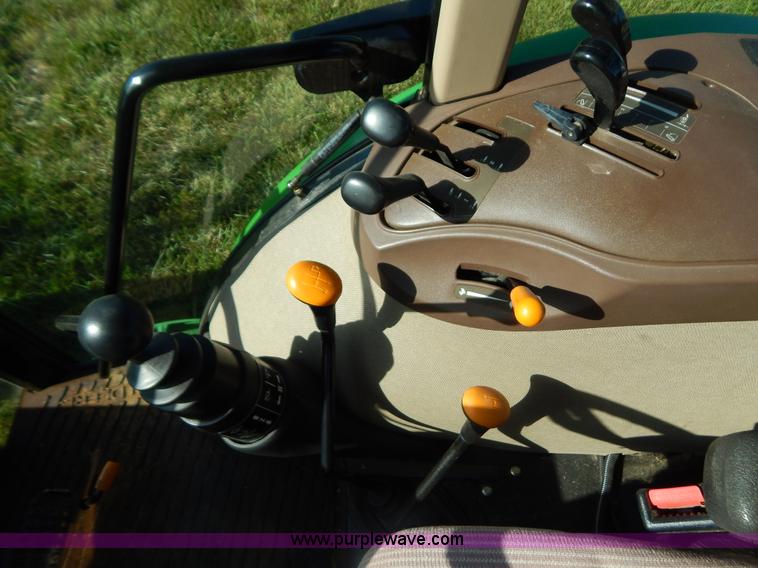 image for item G3494 2002 John Deere 5520 tractor