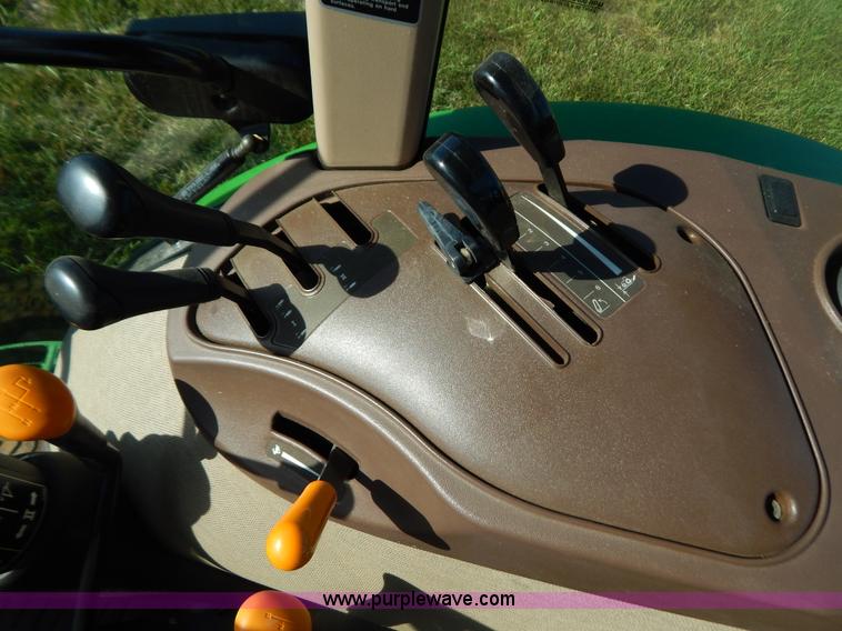 image for item G3494 2002 John Deere 5520 tractor