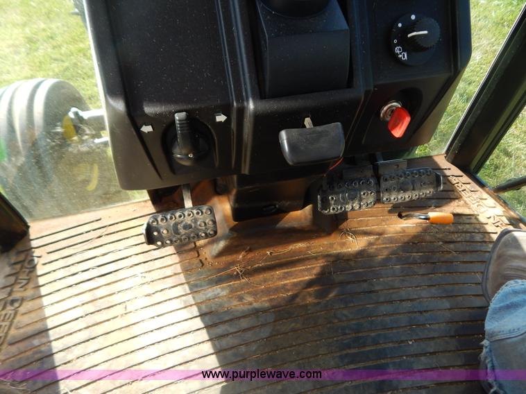 image for item G3494 2002 John Deere 5520 tractor