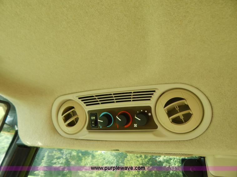 image for item G3494 2002 John Deere 5520 tractor