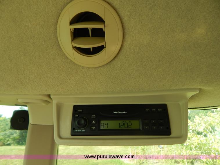 image for item G3494 2002 John Deere 5520 tractor