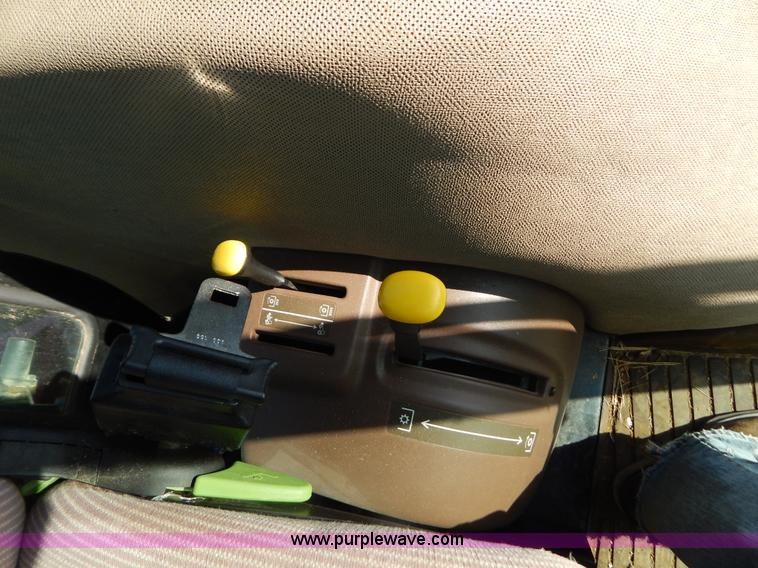 image for item G3494 2002 John Deere 5520 tractor