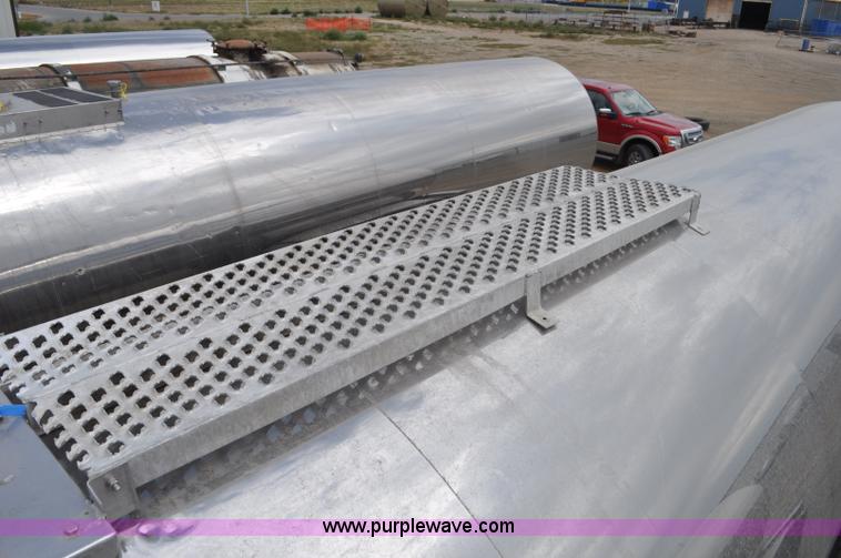 image for item G6158 1983 Polar milk tanker trailer