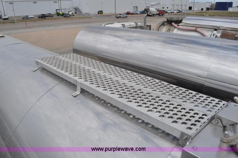 image for item G6158 1983 Polar milk tanker trailer