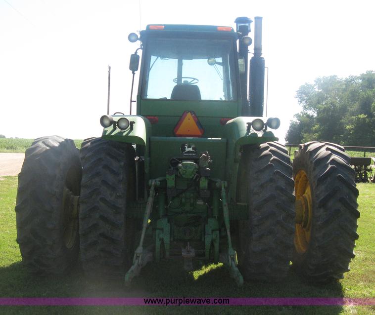 image for item H6454 1983 John Deere 8450 4WD tractor