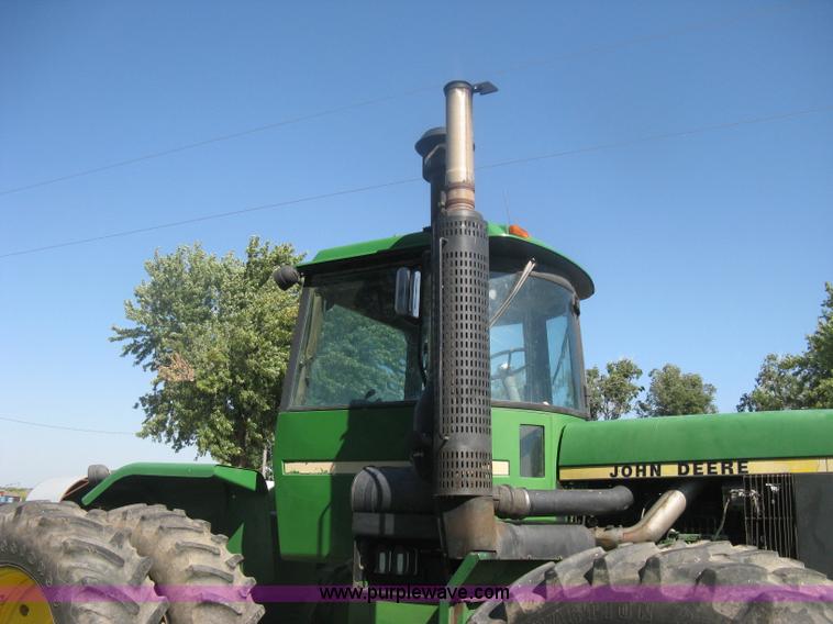 image for item H6454 1983 John Deere 8450 4WD tractor