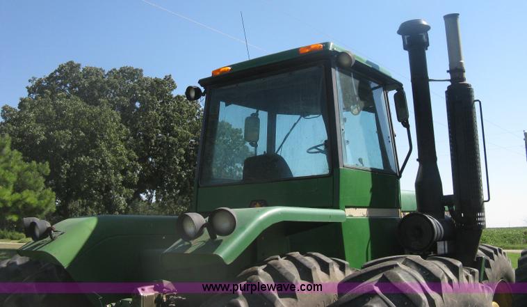 image for item H6454 1983 John Deere 8450 4WD tractor