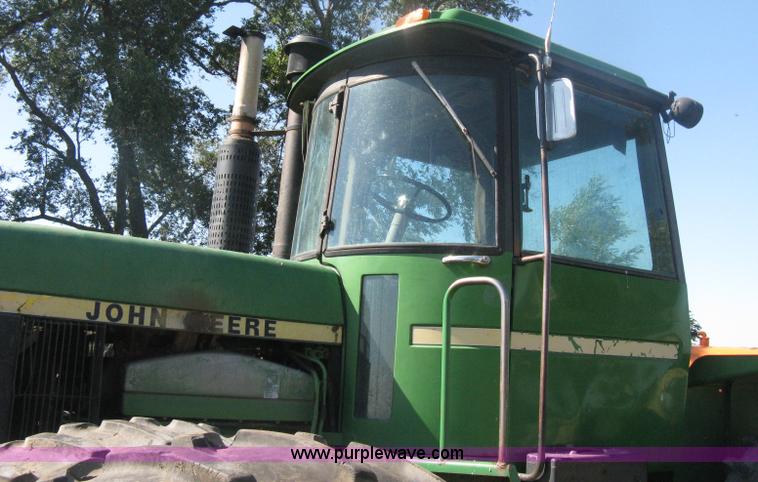 image for item H6454 1983 John Deere 8450 4WD tractor
