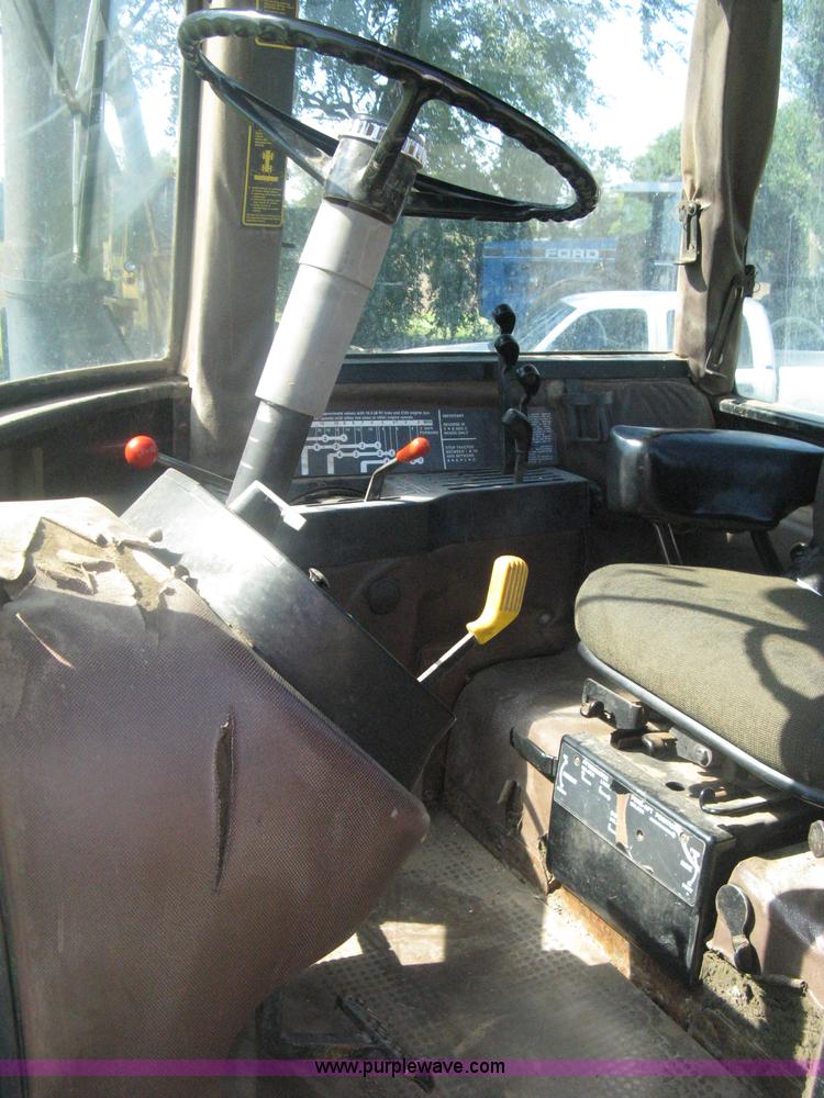 image for item H6454 1983 John Deere 8450 4WD tractor