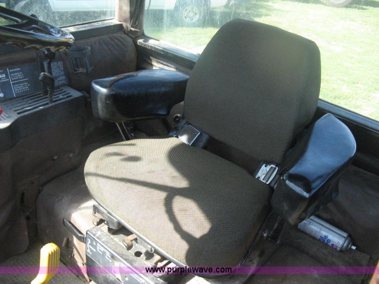 image for item H6454 1983 John Deere 8450 4WD tractor