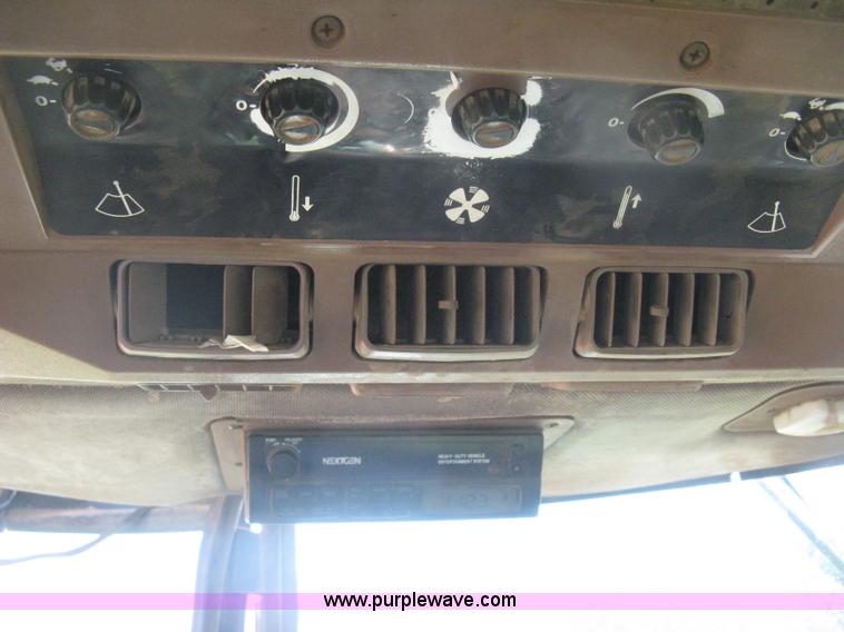 image for item H6454 1983 John Deere 8450 4WD tractor