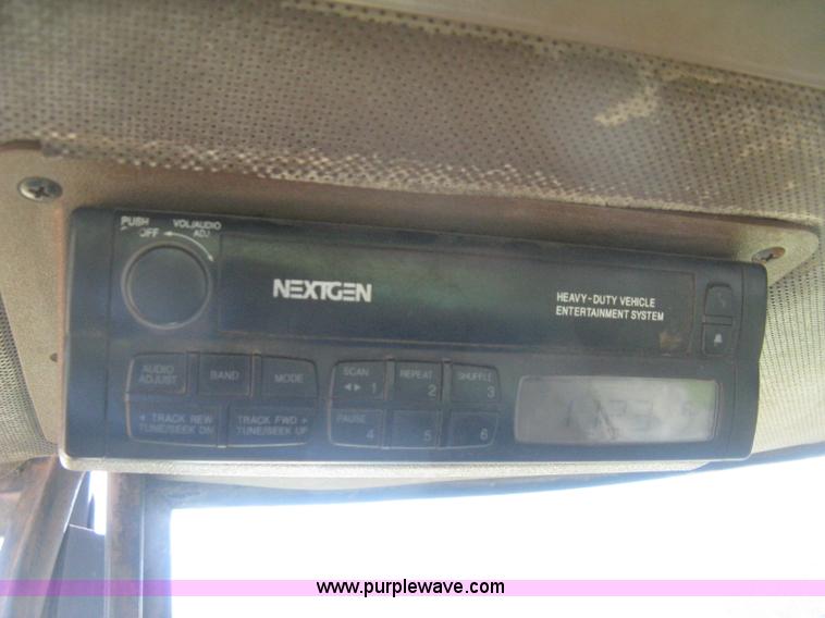 image for item H6454 1983 John Deere 8450 4WD tractor