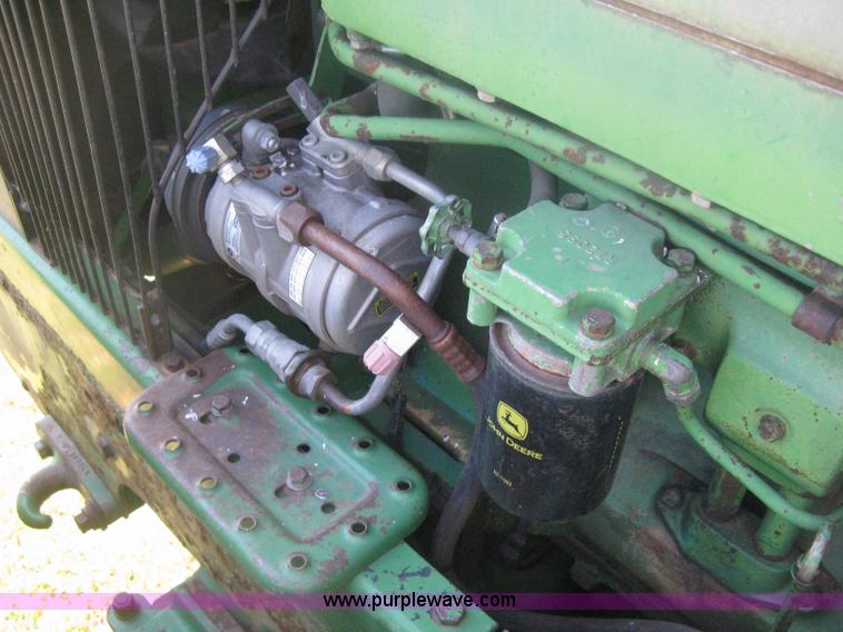 image for item H6454 1983 John Deere 8450 4WD tractor