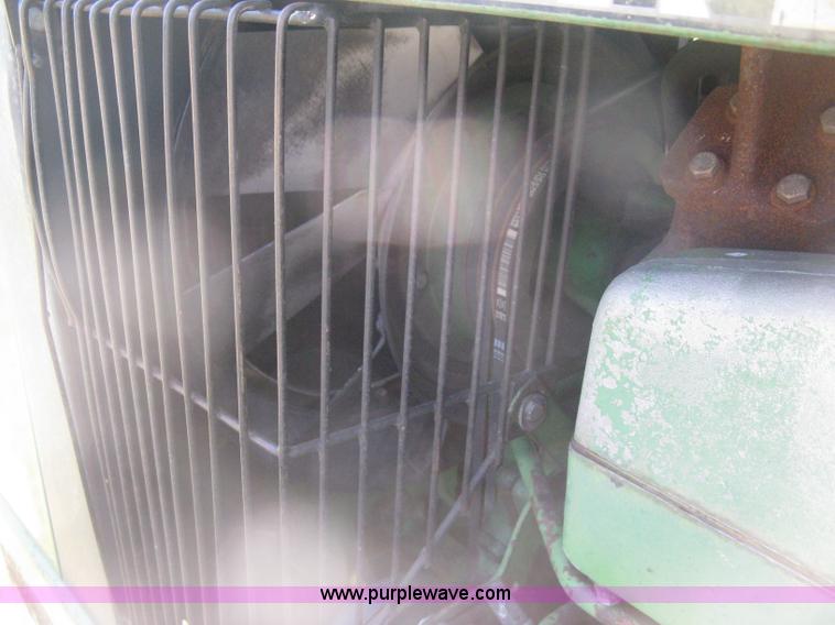 image for item H6454 1983 John Deere 8450 4WD tractor