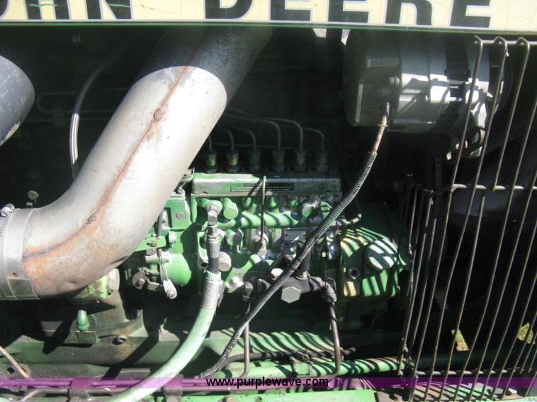 image for item H6454 1983 John Deere 8450 4WD tractor