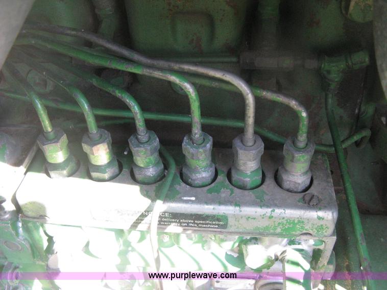 image for item H6454 1983 John Deere 8450 4WD tractor