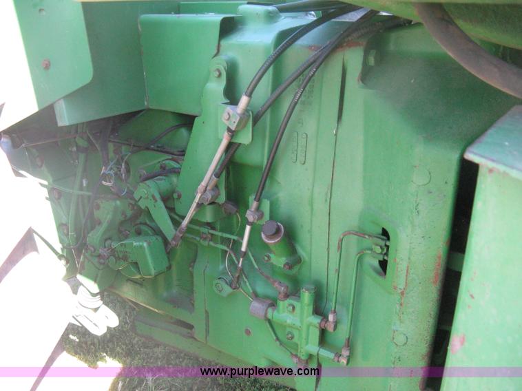 image for item H6454 1983 John Deere 8450 4WD tractor