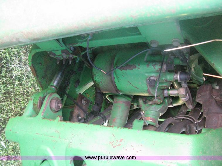 image for item H6454 1983 John Deere 8450 4WD tractor
