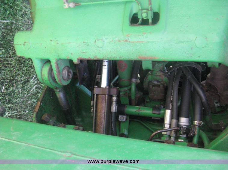 image for item H6454 1983 John Deere 8450 4WD tractor