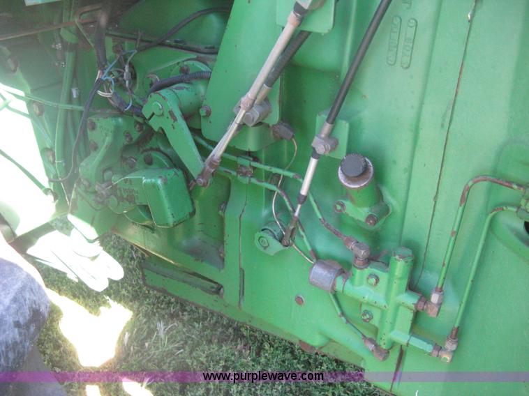 image for item H6454 1983 John Deere 8450 4WD tractor