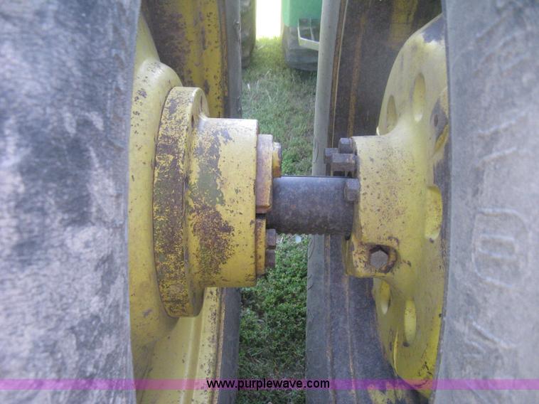 image for item H6454 1983 John Deere 8450 4WD tractor