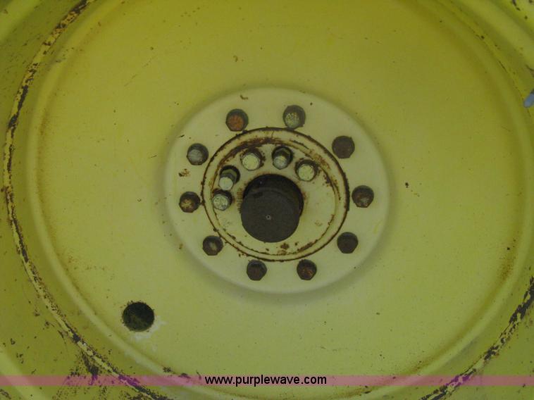 image for item H6454 1983 John Deere 8450 4WD tractor