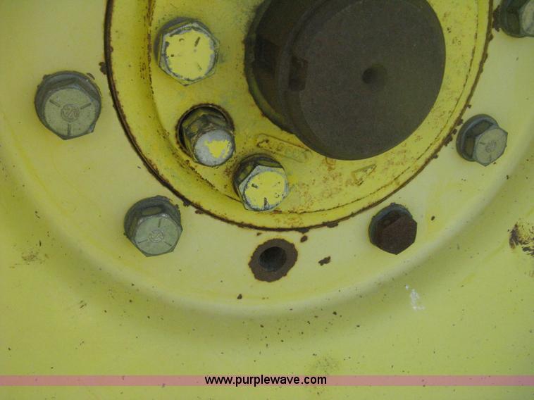 image for item H6454 1983 John Deere 8450 4WD tractor