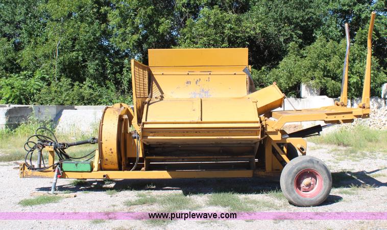 image for item H6684 HayBuster 2554 bale processor
