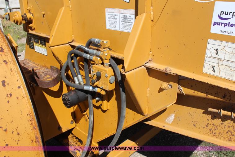 image for item H6684 HayBuster 2554 bale processor