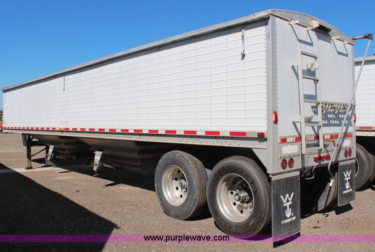 image for item H6685 1992 Wilson DWH 200 Pacesetter double hopper grain trailer