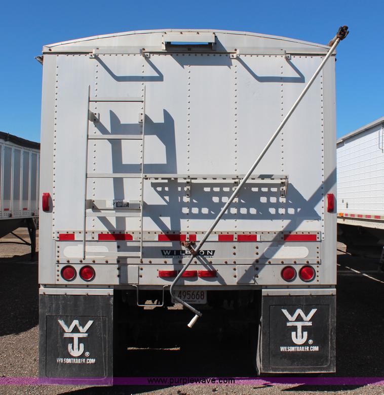 image for item H6685 1992 Wilson DWH 200 Pacesetter double hopper grain trailer