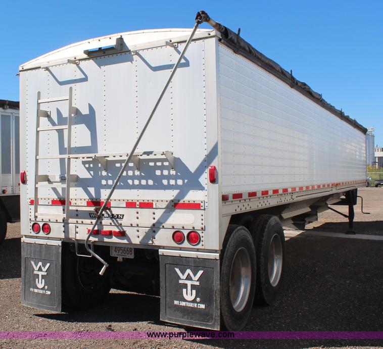 image for item H6685 1992 Wilson DWH 200 Pacesetter double hopper grain trailer