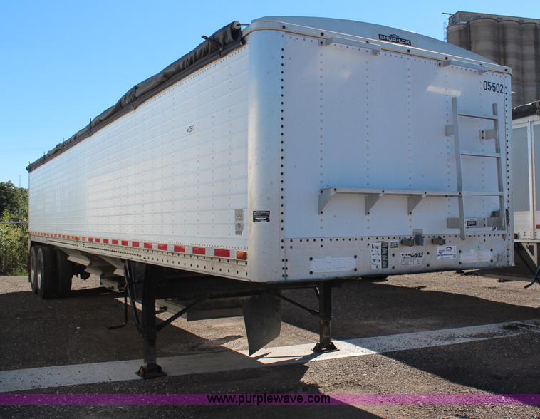 image for item H6685 1992 Wilson DWH 200 Pacesetter double hopper grain trailer