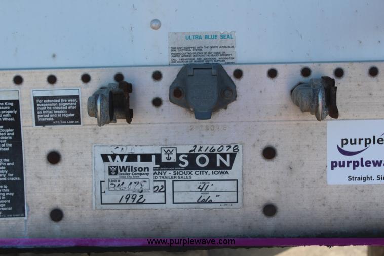 image for item H6685 1992 Wilson DWH 200 Pacesetter double hopper grain trailer