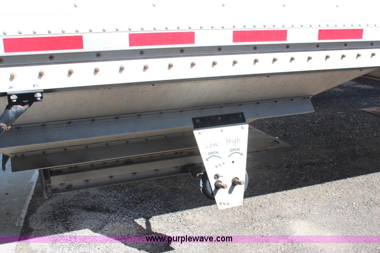 image for item H6685 1992 Wilson DWH 200 Pacesetter double hopper grain trailer