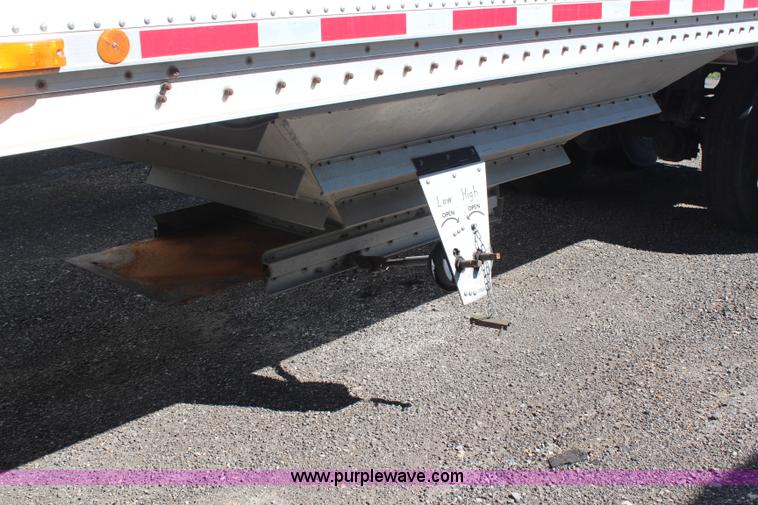 image for item H6685 1992 Wilson DWH 200 Pacesetter double hopper grain trailer