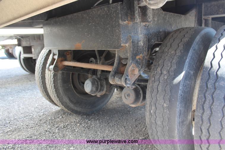 image for item H6685 1992 Wilson DWH 200 Pacesetter double hopper grain trailer