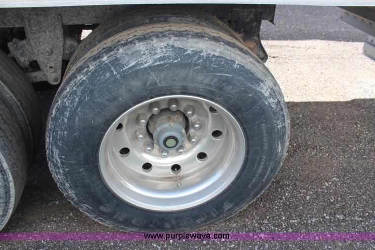 image for item H6685 1992 Wilson DWH 200 Pacesetter double hopper grain trailer