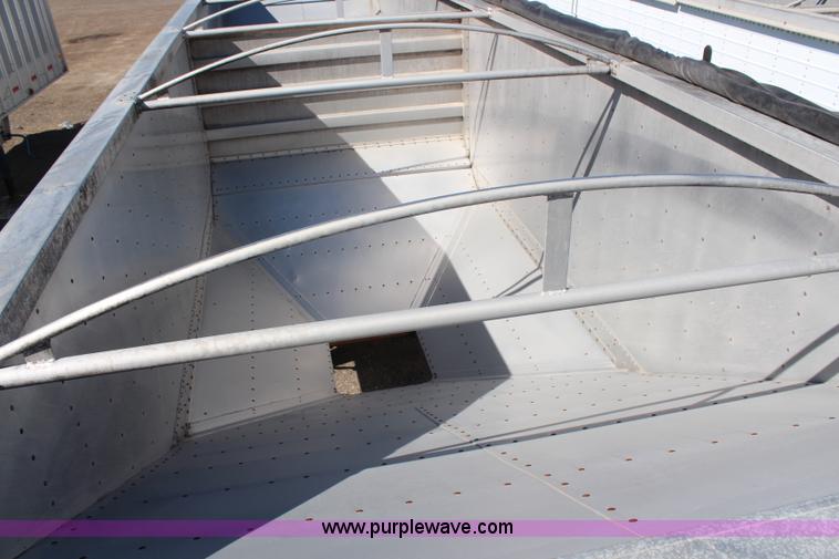 image for item H6685 1992 Wilson DWH 200 Pacesetter double hopper grain trailer