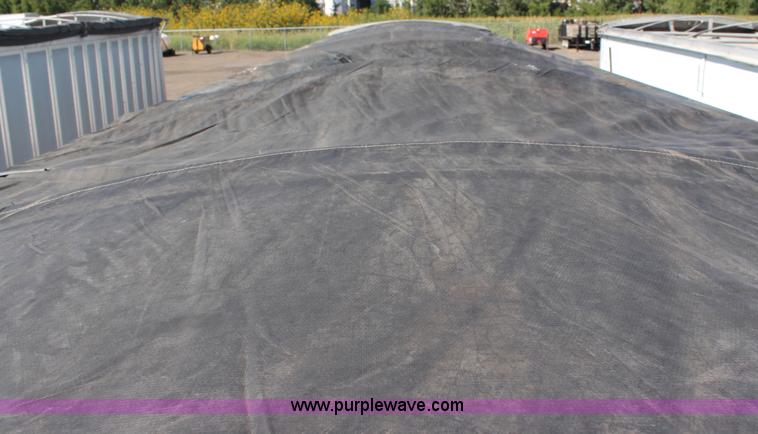 image for item H6685 1992 Wilson DWH 200 Pacesetter double hopper grain trailer